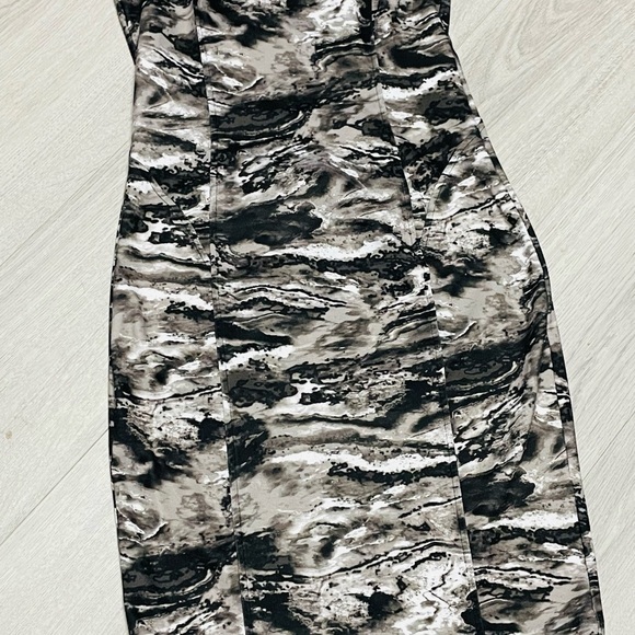 Jennifer Lopez Black and Gray Patterned Dress w/zippered back - Picture 3 of 11